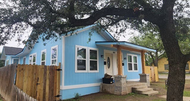 1-bedroom rental at 803 W Hollywood Ave in San Antonio, TX — photo 2