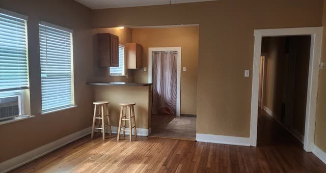 1-bedroom rental at 803 W Hollywood Ave in San Antonio, TX — photo 4