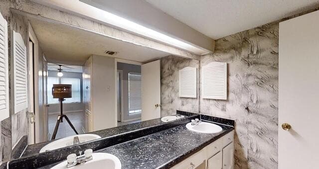 3-bedroom rental at 6832 Stockport in San Antonio, TX — photo 5