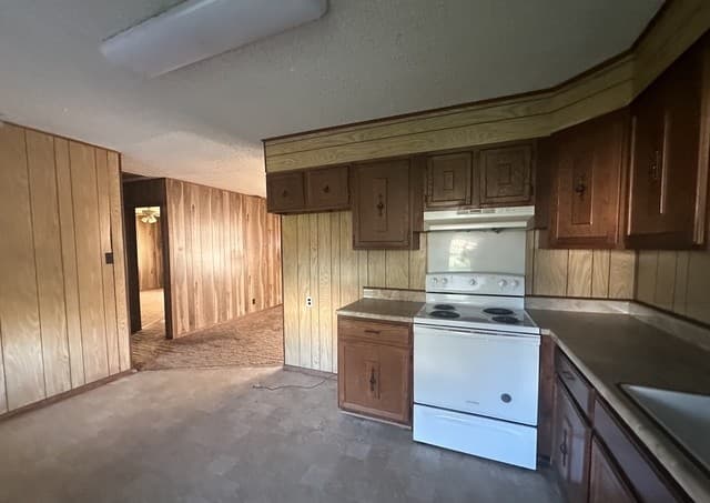 2-bedroom rental at 608 E Westmeyer St in Poth, TX — photo 5