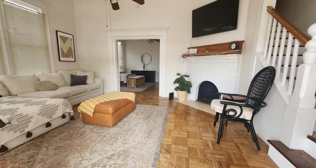 rental at 423 W Magnolia Ave in San Antonio, TX — photo 2