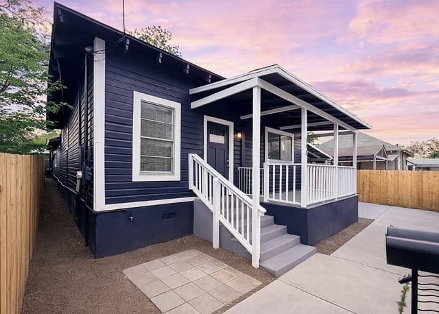 5-bedroom rental at 105 Dewitt in San Antonio, TX — photo 4