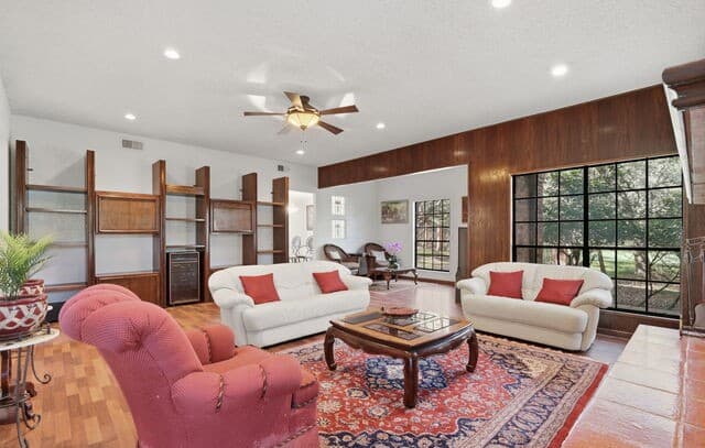 5-bedroom rental at 12727 Old Wick in San Antonio, TX — photo 2
