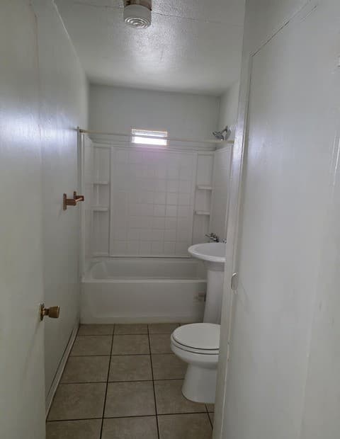 3-bedroom rental at 211 Dowman St in Schertz, TX — photo 3
