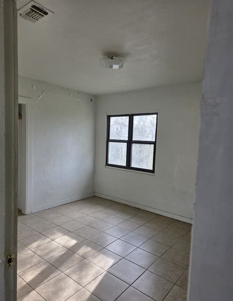 3-bedroom rental at 211 Dowman St in Schertz, TX — photo 4