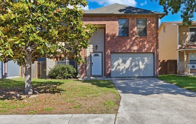 4-bedroom rental at 7739 Alverstone Way in San Antonio, TX — photo 2