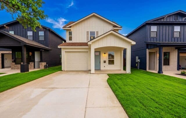 4-bedroom rental at 114 San Antonio Blvd in San Antonio, TX — photo 2