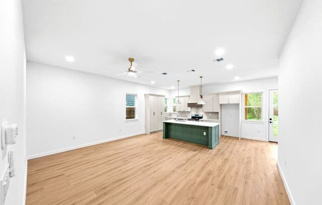 4-bedroom rental at 114 San Antonio Blvd in San Antonio, TX — photo 5