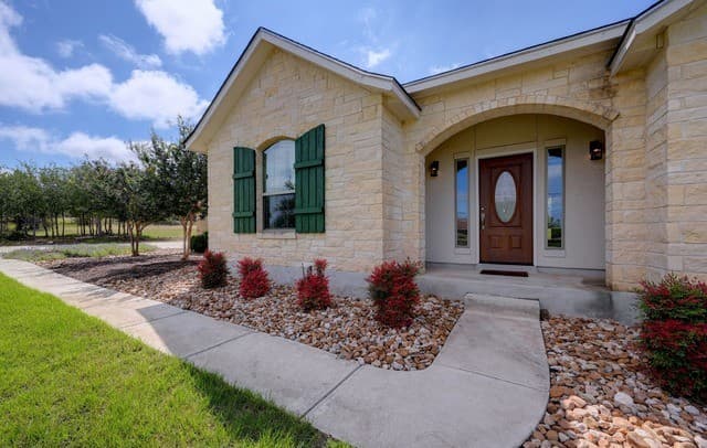 3-bedroom rental at 132 N Calvin Barrett in Blanco, TX — photo 4