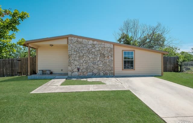3-bedroom rental at 147 Kilkenney in San Antonio, TX — photo 2