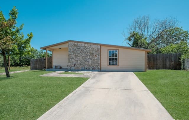 3-bedroom rental at 147 Kilkenney in San Antonio, TX — photo 3
