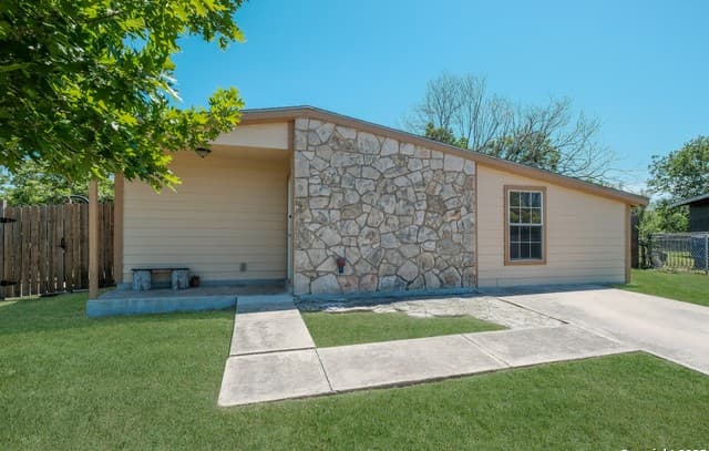 3-bedroom rental at 147 Kilkenney in San Antonio, TX — photo 4