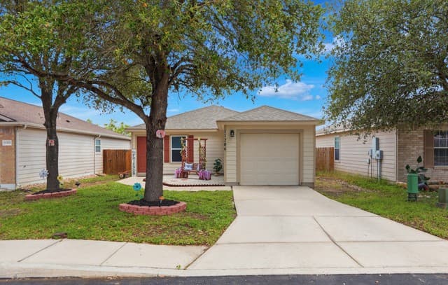 2-bedroom rental at 11206 Indian Cyn in San Antonio, TX — photo 2
