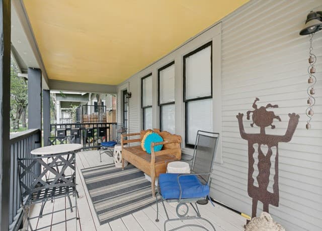 rental at 200 Queen Anne Ct in San Antonio, TX — photo 2