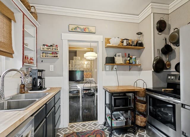 rental at 200 Queen Anne Ct in San Antonio, TX — photo 5