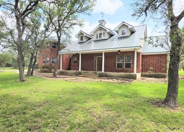 3-bedroom rental at 424 Lantana Mesa in Spring Branch, TX — photo 2