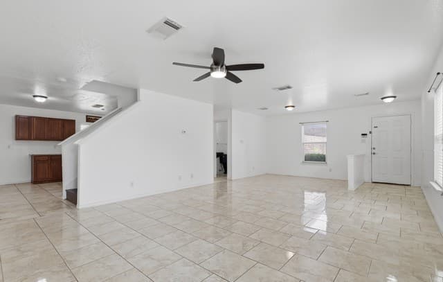 3-bedroom rental at 43 Longleaf Coral in San Antonio, TX — photo 3