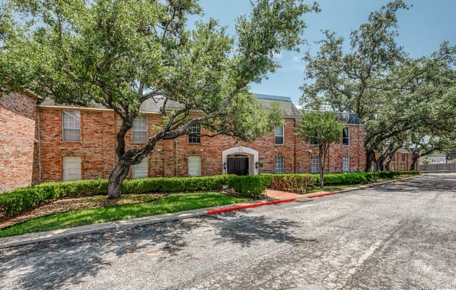 2-bedroom rental at 7500 Callaghan Unit APT 255 in San Antonio, TX — photo 2