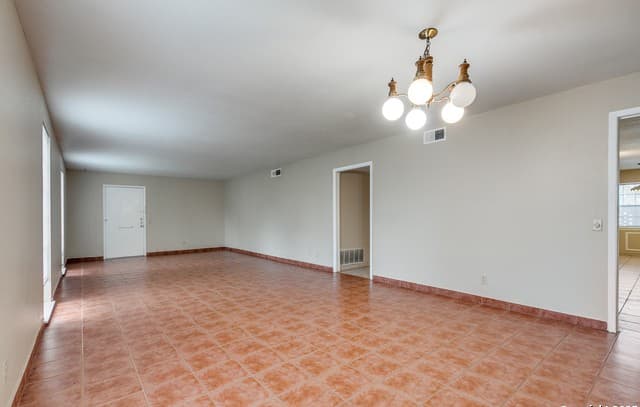 2-bedroom rental at 7500 Callaghan Unit APT 255 in San Antonio, TX — photo 4