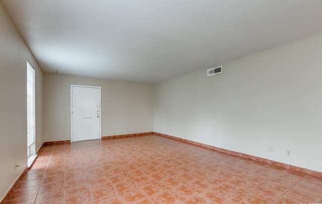 2-bedroom rental at 7500 Callaghan Unit APT 255 in San Antonio, TX — photo 5