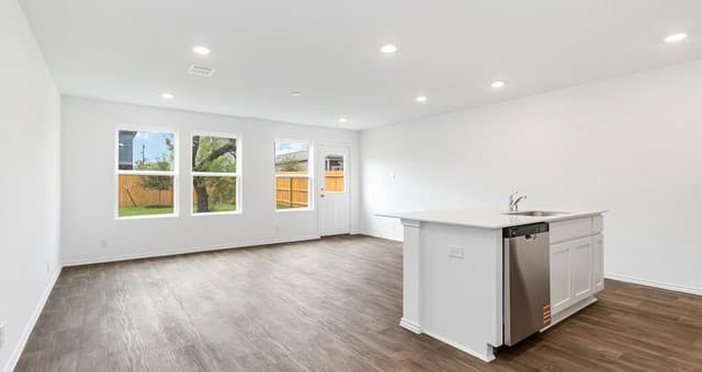 3-bedroom rental at 2044 Giant Cactus in San Antonio, TX — photo 3
