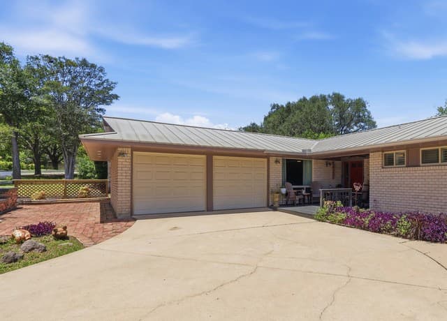 3-bedroom rental at 219 Summertime in San Antonio, TX — photo 3