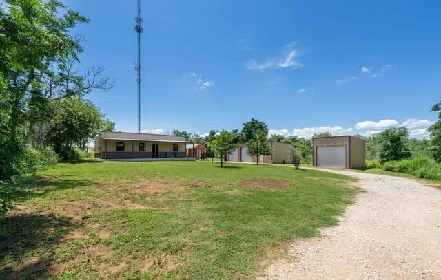3-bedroom rental at 9195 S Loop 1604 E in Elmendorf, TX — photo 1