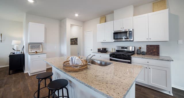 4-bedroom rental at 5923 Granite Quarry in San Antonio, TX — photo 4