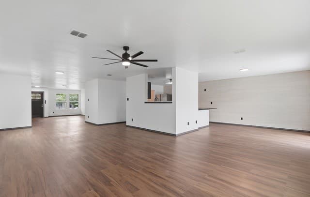 3-bedroom rental at 7723 Sundew Mist in San Antonio, TX — photo 2