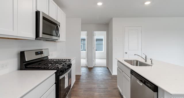 3-bedroom rental at 4238 Marjoram Landing in Von Ormy, TX — photo 4