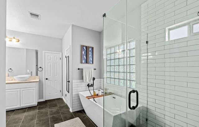 4-bedroom rental at 8627 London Heights in San Antonio, TX — photo 4