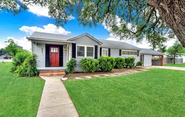 2-bedroom rental at 801 26th St in Hondo, TX — photo 1