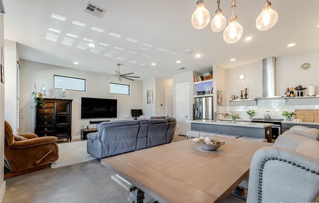 3-bedroom rental at 203 Nogalitos St Unit 5 in San Antonio, TX — photo 3
