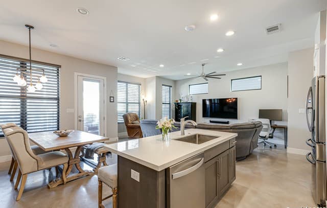 3-bedroom rental at 203 Nogalitos St Unit 5 in San Antonio, TX — photo 4