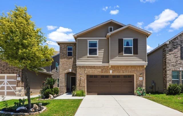 4-bedroom rental at 11327 October Stead in San Antonio, TX — photo 1