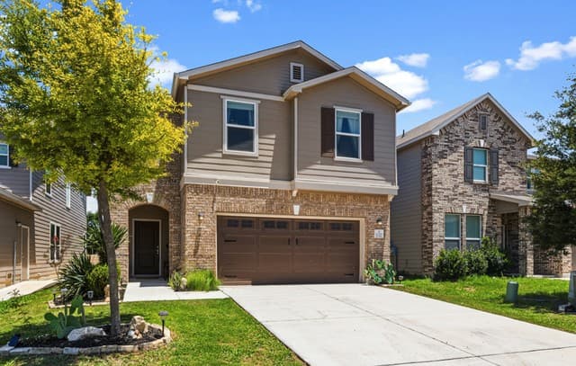 4-bedroom rental at 11327 October Stead in San Antonio, TX — photo 3