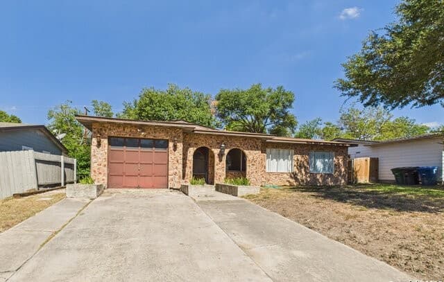 3-bedroom rental at 235 Lively in San Antonio, TX — photo 2