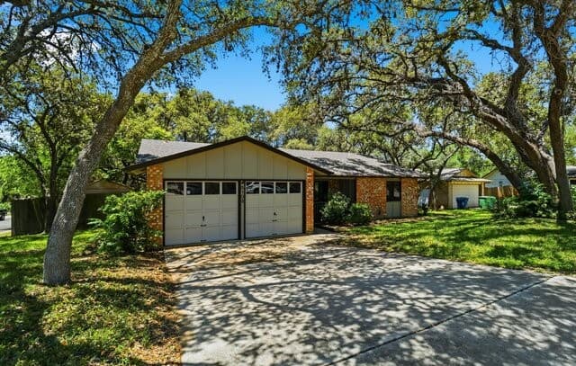 3-bedroom rental at 5103 Timber Circle in San Antonio, TX — photo 2