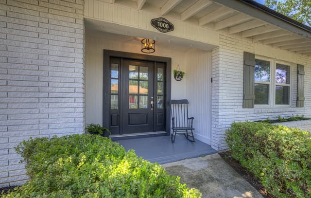 3-bedroom rental at 1006 Pecan in Floresville, TX — photo 3