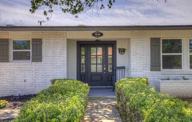 3-bedroom rental at 1006 Pecan in Floresville, TX — photo 4