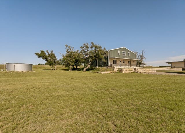 4-bedroom rental at 2881 Aviation Loop in Fredericksburg, TX — photo 3