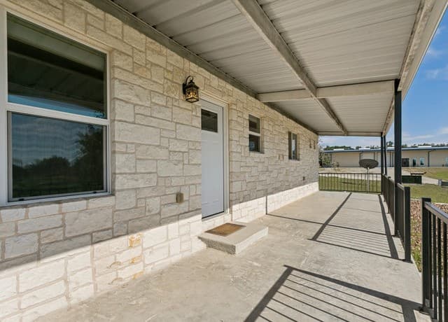 4-bedroom rental at 2881 Aviation Loop in Fredericksburg, TX — photo 4