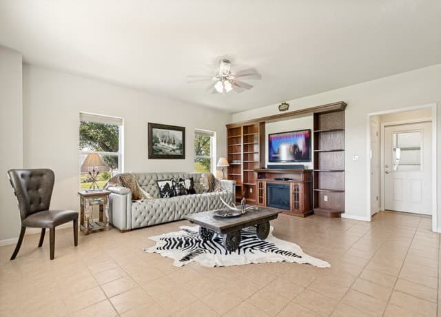 4-bedroom rental at 2881 Aviation Loop in Fredericksburg, TX — photo 5
