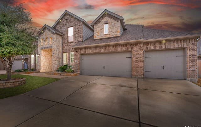 5-bedroom rental at 8823 Hideout Bnd in San Antonio, TX — photo 1