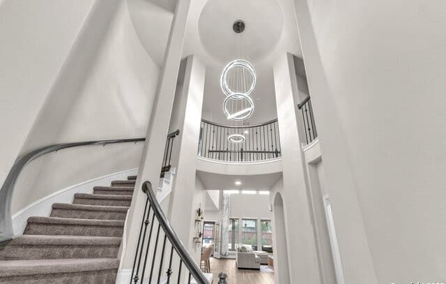 5-bedroom rental at 8823 Hideout Bnd in San Antonio, TX — photo 5