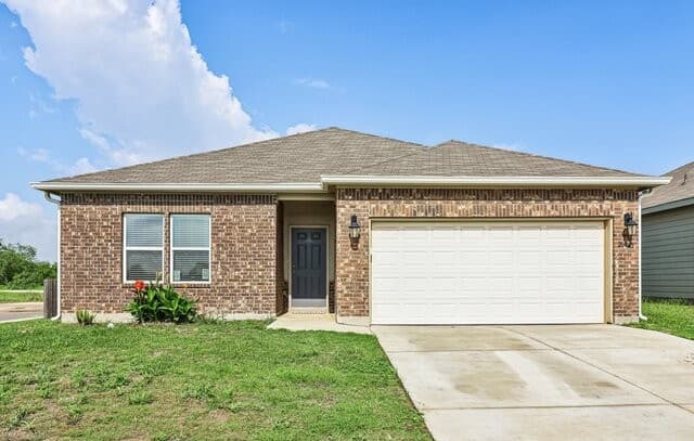 3-bedroom rental at 20045 Huckleberry St in Lytle, TX — photo 2