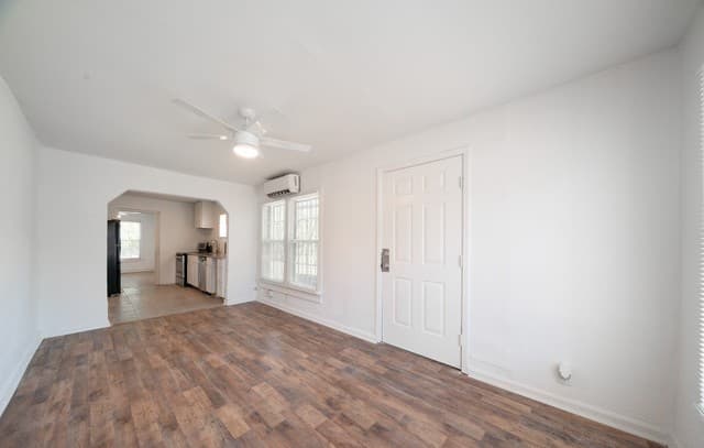 rental at 971 Chalmers Ave in San Antonio, TX — photo 4