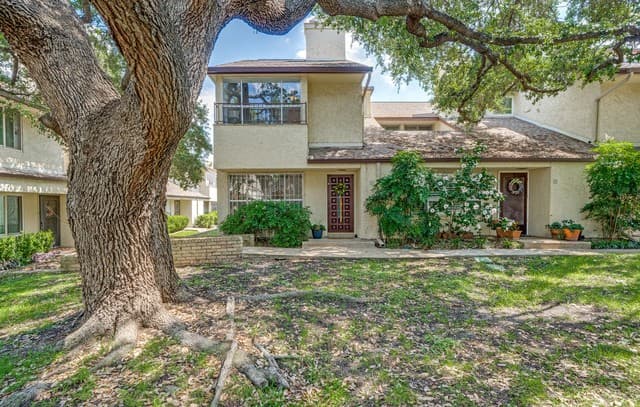 3-bedroom rental at 7123 Thrush View Unit 14 in San Antonio, TX — photo 1