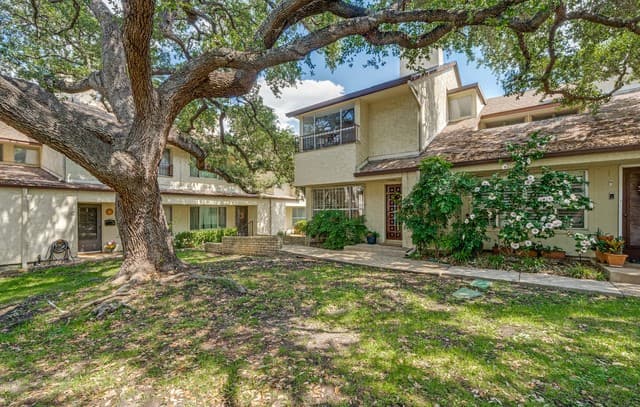 3-bedroom rental at 7123 Thrush View Unit 14 in San Antonio, TX — photo 2