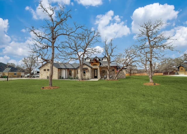 4-bedroom rental at 196 Bobby Lynn Dr. in Adkins, TX — photo 2